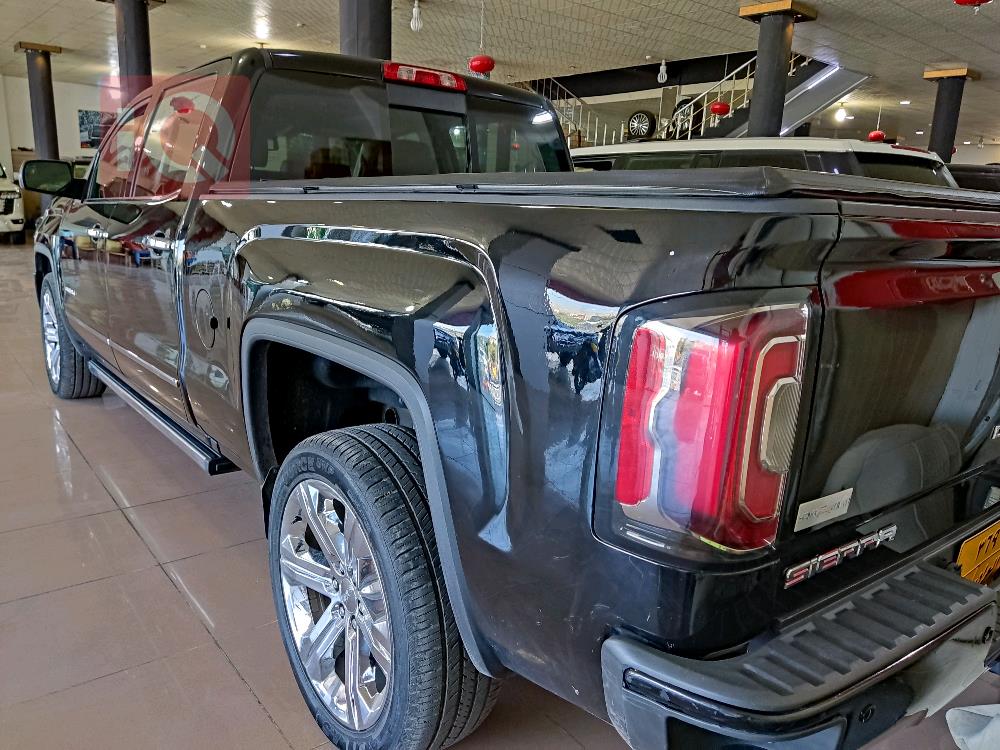 GMC Sierra